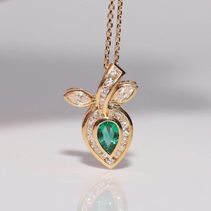 Vintage Circa 1990s 18k Gold Natural Diamond And Emerald Pendant Necklace