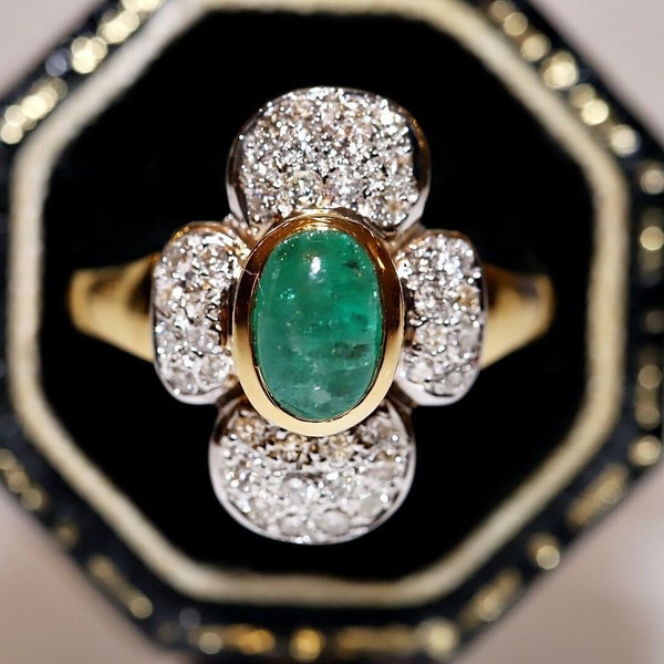 Vintage Circa 1980s 18k Gold Natural Diamond And Cabochon Emerald Strong Ring