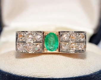 Antik ring i 18 karat guld med naturlig rosenslipad diamant och smaragd, cirka 1900-talet
