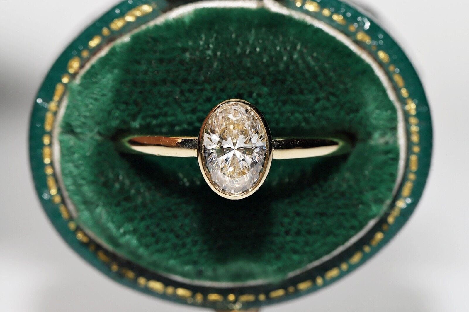 18Kゴールド ナチュラルオーバルカットダイヤモンド装飾ソリティア