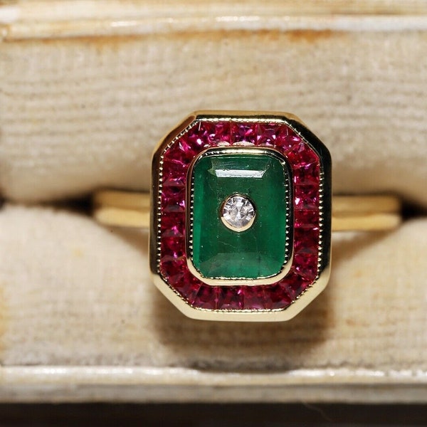 New Made 18k Gold Natural Diamond And Emerald Caliber Ruby Decorated Ring