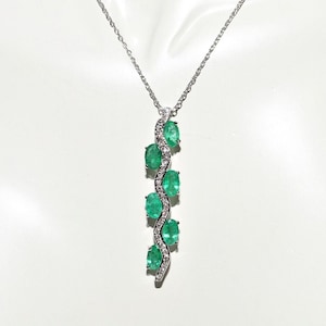 18k Gold Natural Diamond And Emerald Decorated Pendant Necklace