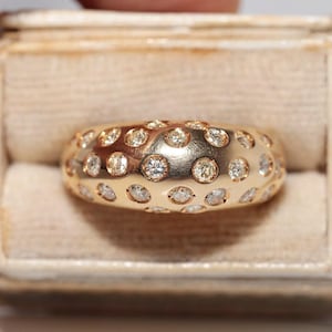 Vintage Circa 1980s 18k Gold Natural Diamond Decorated Band Ring