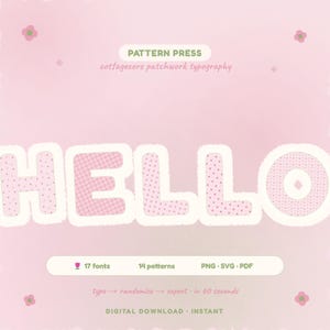 Peut inclure: Une image numérique avec le mot "HELLO" dans une police moelleuse. Le design présente un fond dégradé rose avec des accents floraux et le texte "PATTERN PRESS cottagecore patchwork typography". Comprend 17 polices, 14 motifs et formats PNG, SVG, PDF.
