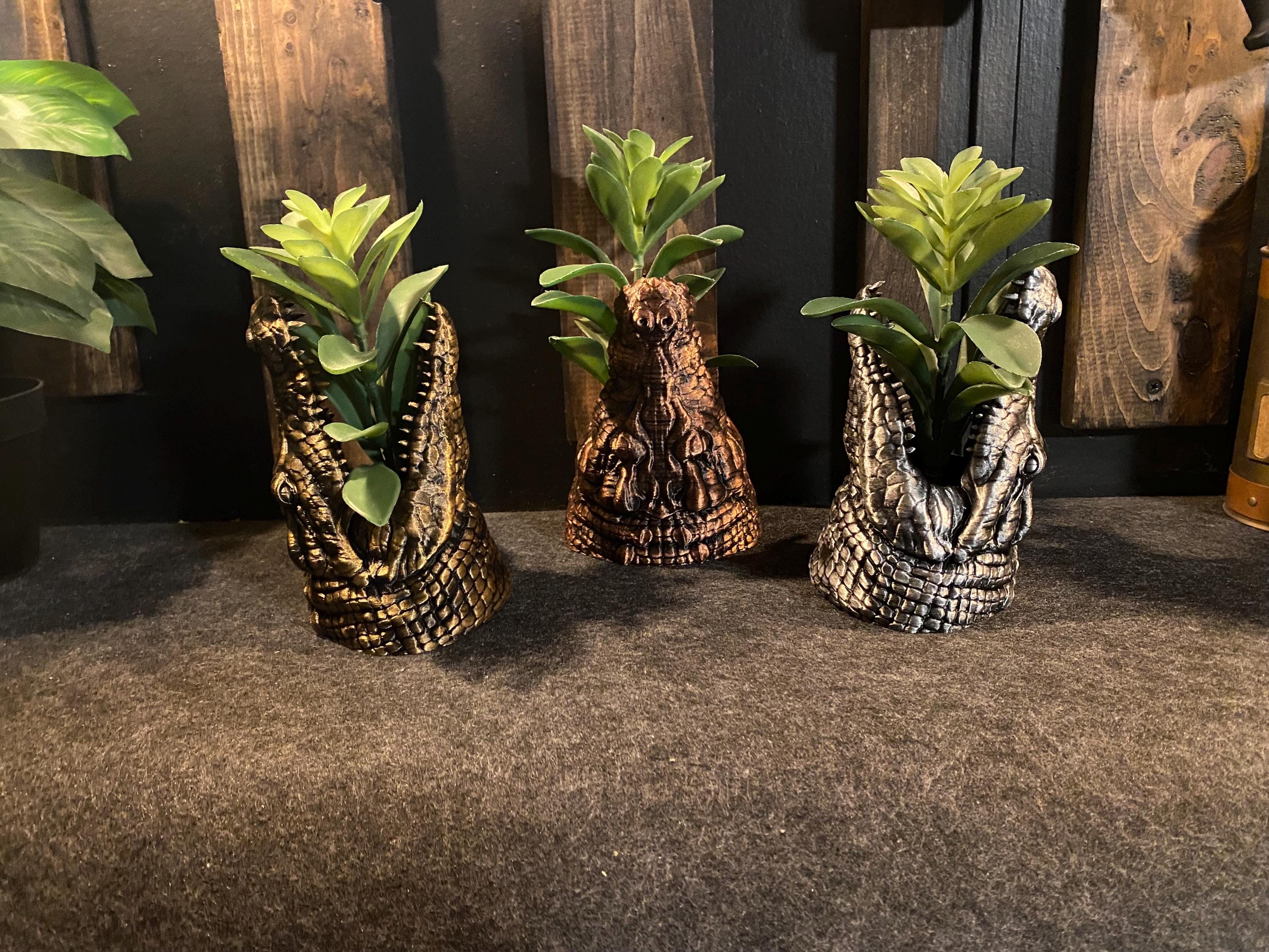 Vintage style Crocodile Flower Pot Planter Pencil Cup