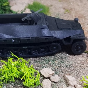 Hanomag Sd.Kfz. 251/1 – German WW2 armored half-track for historical dioramas and wargames – 3D resin military model – 1/72 1/87 1/100