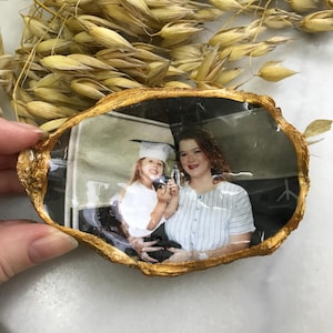Regalo fotografico personalizzato in vera conchiglia d'ostrica, ricordo fotografico personalizzato in resina, regalo ricordo unico per mamma, papà, famiglia, laurea, matrimonio