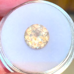 2.95ct peachy yellow sapphire, round cut.