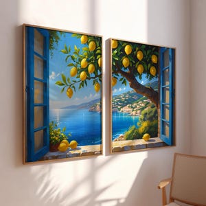 Puede incluir: Dos impresiones artísticas enmarcadas representan una escena costera con marcos de ventanas azules abiertas. La obra de arte muestra un mar azul vibrante, un limonero con frutos amarillos y una vista de un pueblo costero.