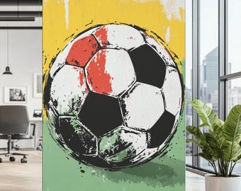Puede incluir: Un balón de fútbol blanco y negro con acentos rojos y verdes sobre un fondo amarillo, verde y blanco. El balón está dibujado en estilo grunge.