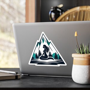 Calcomanía de sirena de montaña, linda calcomanía de vinilo para computadoras portátiles y automóviles, regalo único para amantes de las sirenas y entusiastas de la aventura