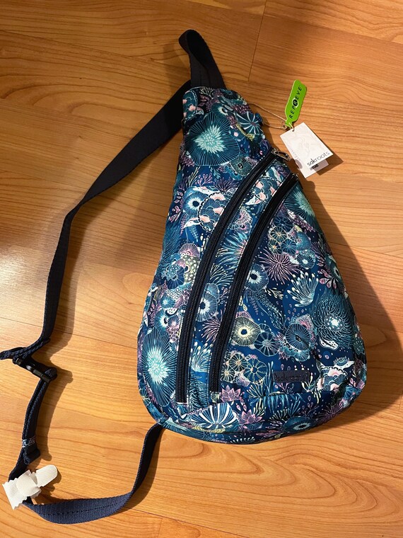 Sakroots sling bag best sale