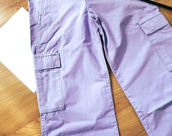 Levi Strauss, Levi's Women's SIZE 23 X 30. Purple Rose Cargo Pants. Retro Pocket Cargo. Discontinued Vintage