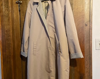 Gumshoe VINTAGE BLAIR Cream Khaki Twill Classic Trench Coat. Made in USA, Women's 18 (but see photos and all measures; can fit L to 2X)