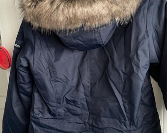 Columbia Suttle Mountain Thermal Insulated Winter Parka. NEW With Tag. NAVY Jacket, Women's SMALL Coat. Modern Vintage Fashion & Accessories