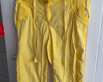Vintage Banana Yellow Capris - New York & Company - Women's Size 8