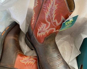 YOUTH Cowboy, Cowgirl Boots - Ariat Kid's Dark Earth Workhog Wide Square Toe Leather Boots. Pre-owned but NEW, never worn.