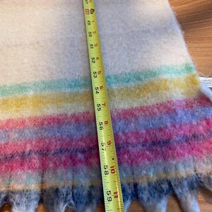 Free People, Like New Pre-Owned SUPER SOFT Colorful Fringe Throw Snuggle Wrap Blanket. Pre-owned, but like new excellent condition. afbeelding 16