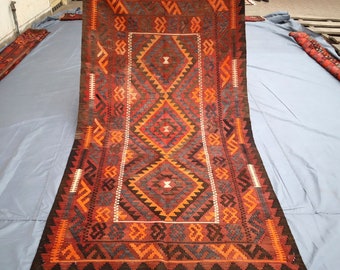 Alfombra Kilim antigua de la década de 1980 4x8 / Alfombra oriental de tejido plano / Alfombra vintage descolorida turcomana 100% alfombra de lana / Alfombra geométrica negra naranja / Alfombra auténtica 4x8