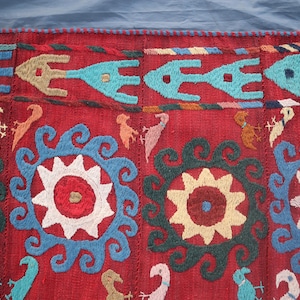 Red Suzani Kilim Rug 5x5 Hand Embroidery Bedspread Suzani, Wall Hanging, Home Decor, suzani embroidery, Suzani table cover, Suzani bedcover image 3