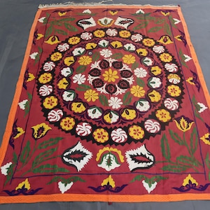 Suzani Runner 4'8x6'0 ft Red Blue Suzani Kilim Rug, Uzbek Hand Embroidered Suzani Bedspread, Dining Table Cover, Wall Decor Art Entryway Rug