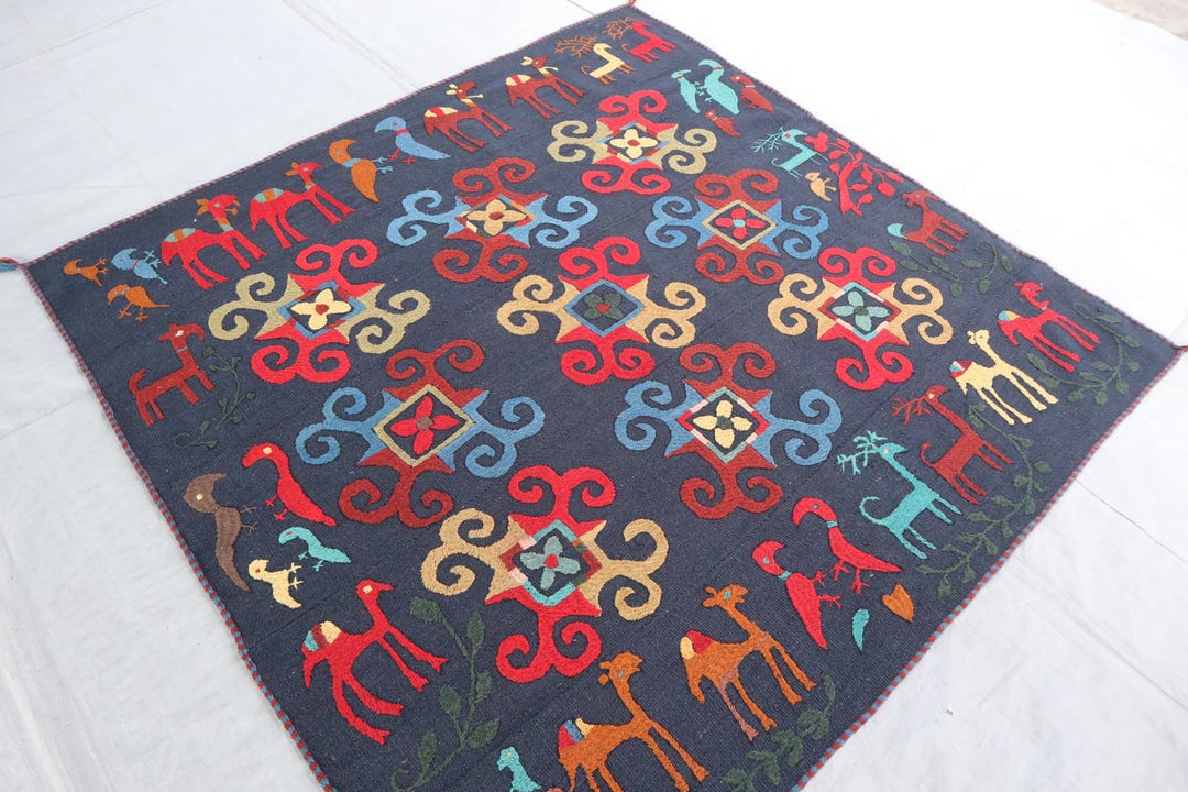 5'7x5'7 Ft Suzani Classic Uzbek Embroidery, Bokhara Suzani Kilim, Green ...