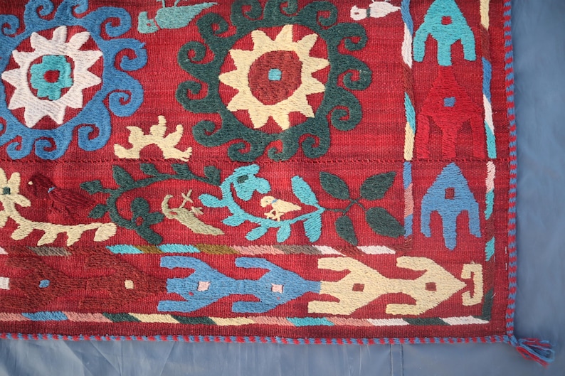 Red Suzani Kilim Rug 5x5 Hand Embroidery Bedspread Suzani, Wall Hanging, Home Decor, suzani embroidery, Suzani table cover, Suzani bedcover image 7