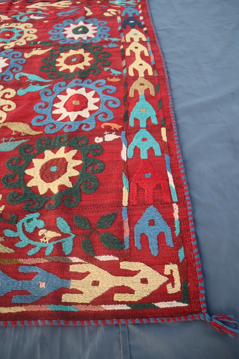 Red Suzani Kilim Rug 5x5 Hand Embroidery Bedspread Suzani, Wall Hanging, Home Decor, suzani embroidery, Suzani table cover, Suzani bedcover image 5