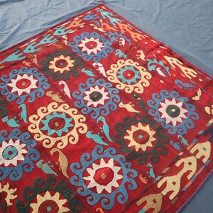 Red Suzani Kilim Rug 5x5 Hand Embroidery Bedspread Suzani, Wall Hanging, Home Decor, suzani embroidery, Suzani table cover, Suzani bedcover image 4