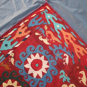 Red Suzani Kilim Rug 5x5 Hand Embroidery Bedspread Suzani, Wall Hanging, Home Decor, suzani embroidery, Suzani table cover, Suzani bedcover image 9