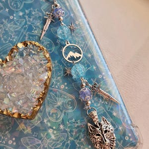 Wolf Mountain Kindle Charm Chain | Beaded Fantasy Kindle Kobo iPhone Accessory for Ereaders | Star Dagger Kindle Decor Keychain