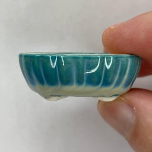 Nouveau ! Petit pot à bonsaï Mame ovale festonné en turquoise neige, moins de 2,5 cm de long