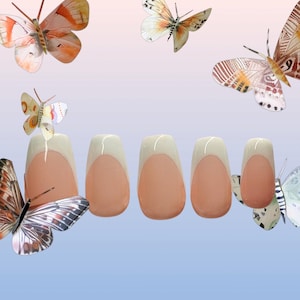 Hand-Painted Press On Nails, 10pcs French Tip Nail, Medium Oval Winter Nails, Reusable Nail Art Set