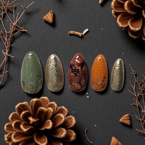 Höstnaglar, Grön Orange Guldglitter, Fjärilsmandel på bilden