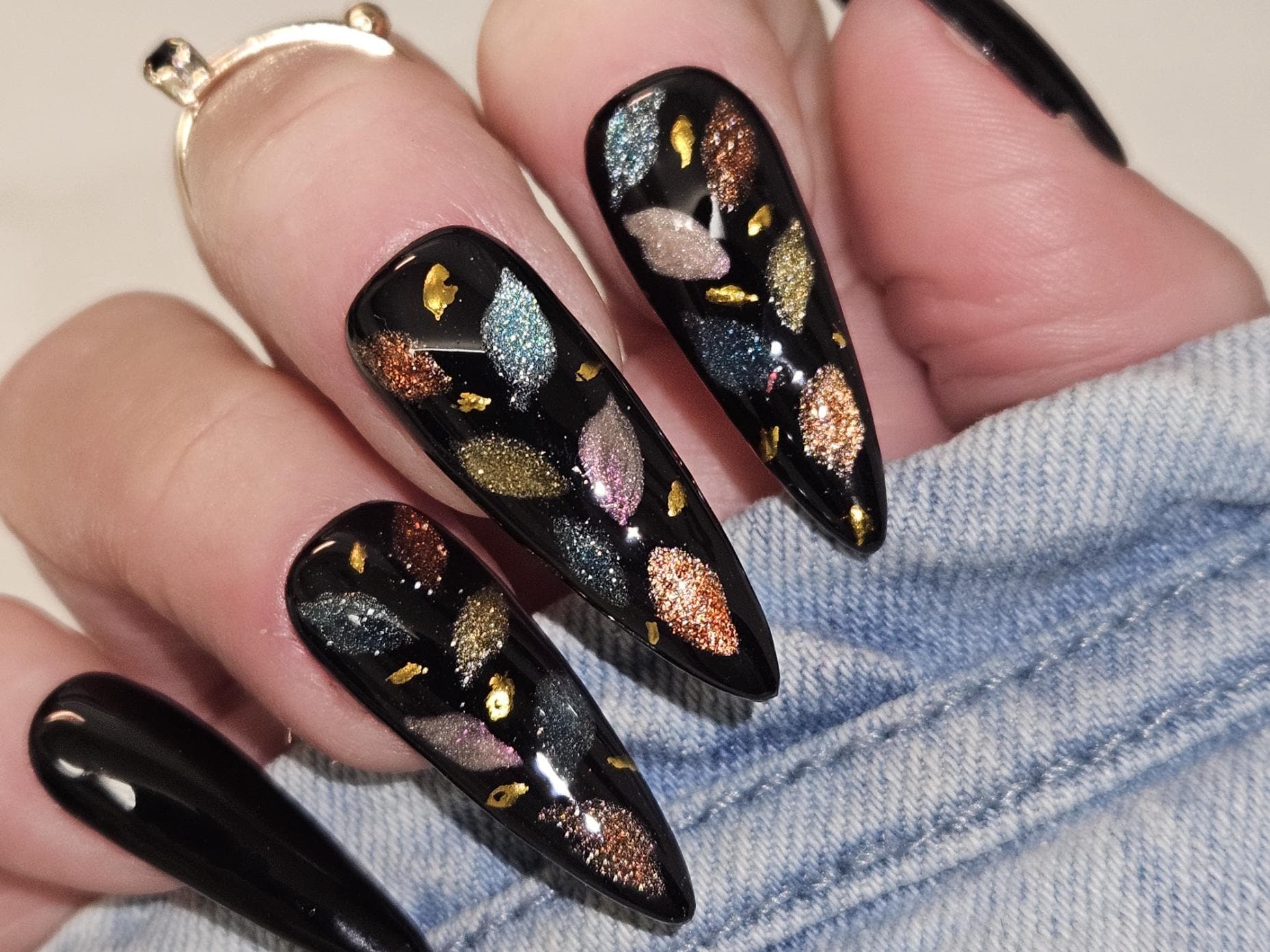 Black Floral Motif Nails That Shine