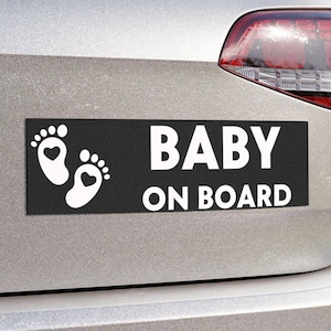 Magnes samochodowy „Baby on Board” | Zabawna naklejka na zderzak z informacją o narodzinach dziecka dla rodziców | Personalizowany znak na pojazd | Dekoracja informująca o bezpieczeństwie dziecka | Naklejka na zderzak