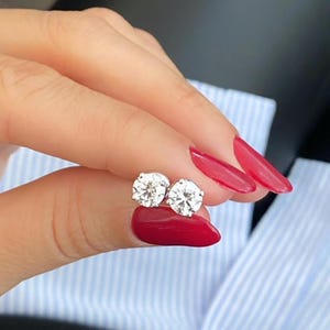 1,60 ct rundslipade diamantörhängen | Naturliga HPHT jordutvunna vita diamanter | 925 sterlingsilver med 14K vitguldplätering | bild 3