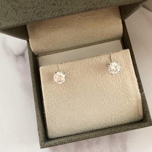 1,60 ct rundslipade diamantörhängen | Naturliga HPHT jordutvunna vita diamanter | 925 sterlingsilver med 14K vitguldplätering | bild 1