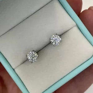 2,00 ct rundslipade diamantörhängen | Naturlig HPHT-jordbrytning | VVS1-certifierad | 925 silver 14K vitguldplätering | Skruvlås