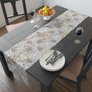 Geometric Gold Accent Table Runner: Elegant Holiday Dining Decor