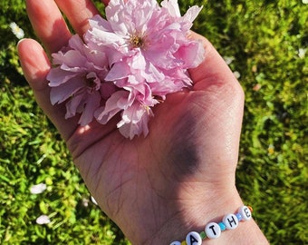 Pulsera "Breathe" de atención plena con cuentas