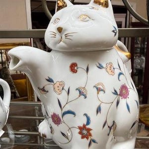 Vintage Henriksen Lucky Cat Tea Pot | Porcelain | Retro Kitchen Decor | Collectible Glassware