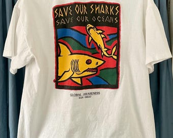 Camiseta vintage de los 90 &quot;Salven a nuestros tiburones&quot; - Talla XL. Usada en muy buen estado.