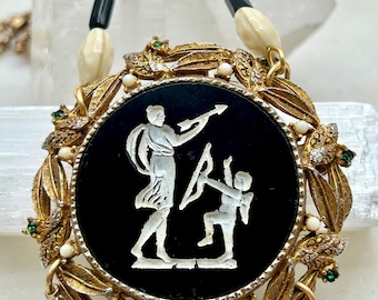 collier vintage de style retro Verre taillé bleu foncé et métal argenté - Montres & Bijoux