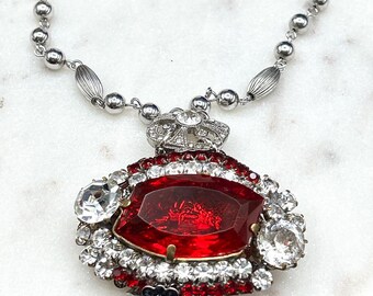Broche vintage grande asimétrico con puntas rojas, joya de cristal rodeada de diamantes de imitación, collar reciclado