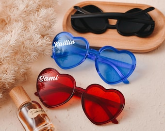 Gafas de sol personalizadas con forma de corazón: Recuerdos de boda personalizados para damas de honor