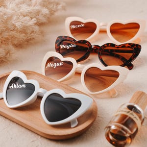 Stilvolle Braut Sonnenbrille, einzigartige Brautjungfer Geschenke, Gastgeschenke für die Junggesellinnenabschiede, maßgeschneiderte herzförmige Brautjungfern Sonnenbrillen, Hochzeitsgeschenke
