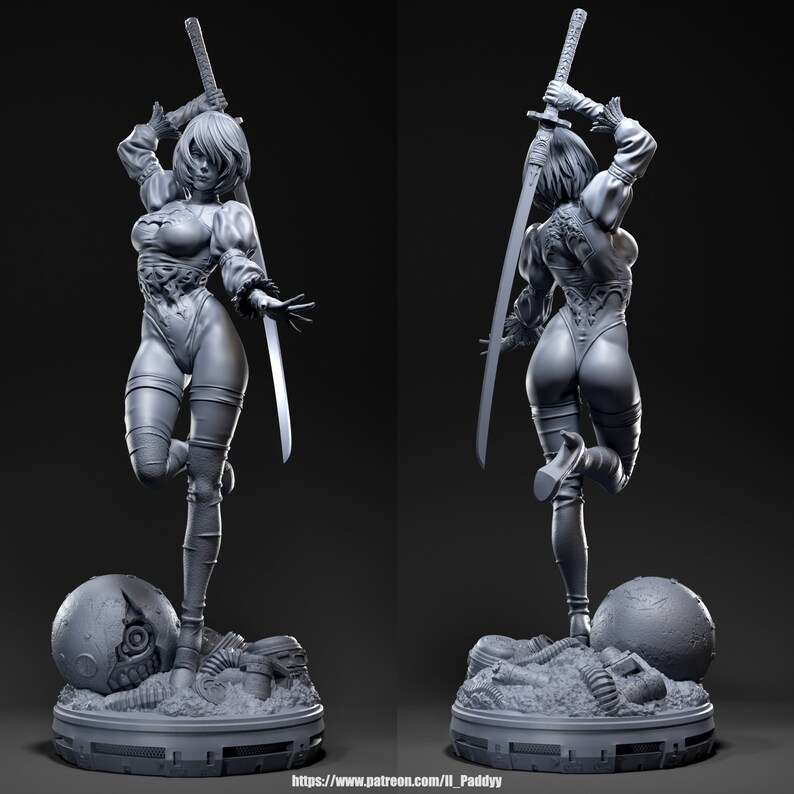 Puede incluir: Una figura gris de un personaje femenino en una pose din&aacute;mica, sosteniendo una espada. La figura lleva un body y botas hasta la rodilla, de pie sobre una base detallada con una esfera rota y escombros mec&aacute;nicos. La est&eacute;tica general es futurista.