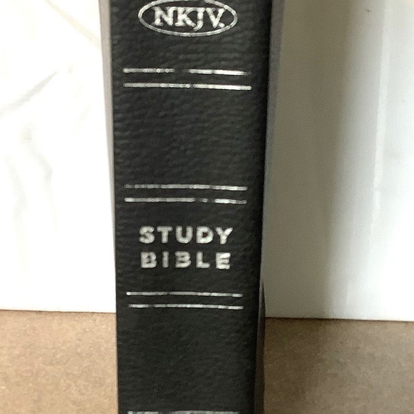 NKJV Study Bible, Premium Bonded Leather, Black, Indexed, Comfort Print: The Complete Resource for Studying God's Word