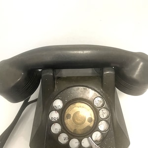 Antieke telefoon met bakelieten kast, stoffen draad, niet getest voor onderdelen of reparaties